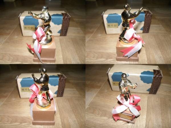 �g���t�B�[����̔��ɓ����Ă܂����B